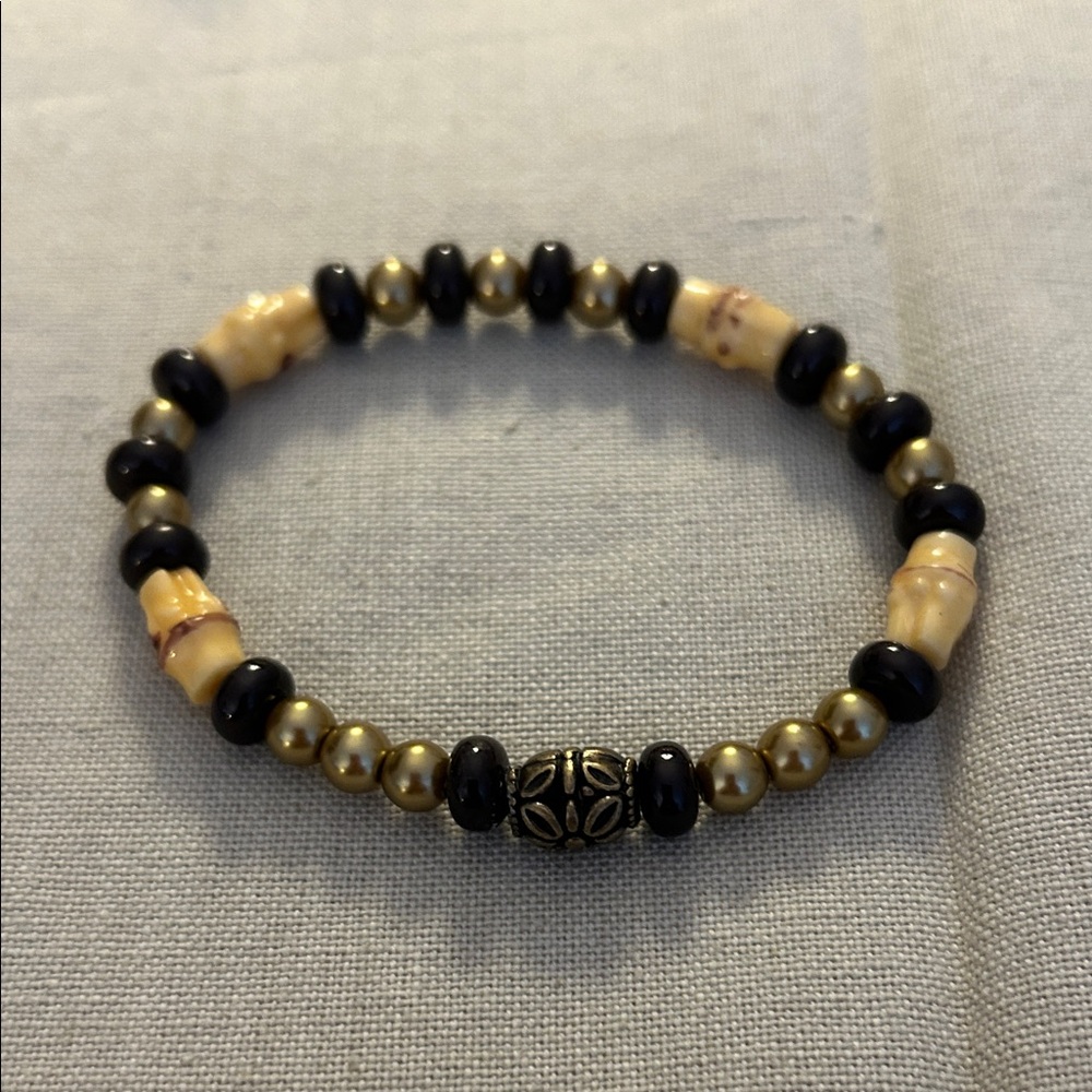 Elegant Beaded Stretch Bracelet in Black and Gold